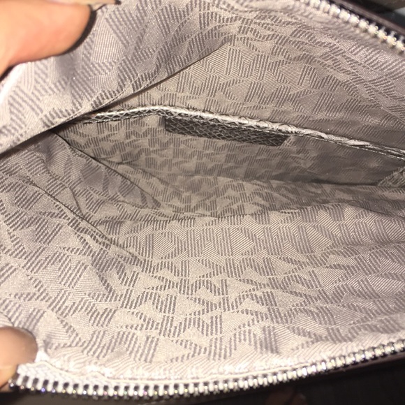 ❌Sold❌Michael Kors Crossbody - Picture 8 of 8